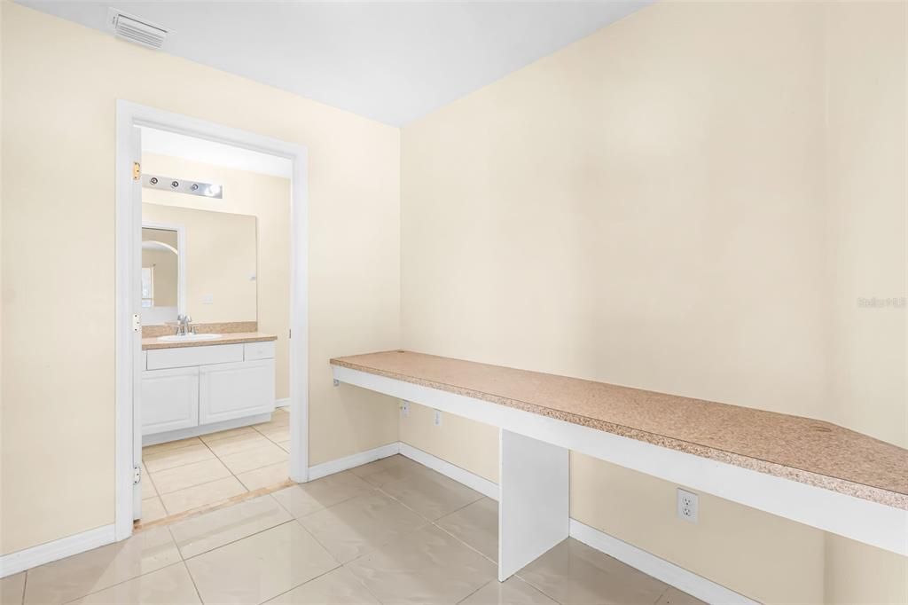 Activo con contrato: $280,000 (3 camas, 2 baños, 1574 Pies cuadrados)