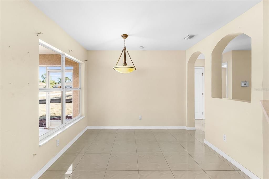 Activo con contrato: $280,000 (3 camas, 2 baños, 1574 Pies cuadrados)