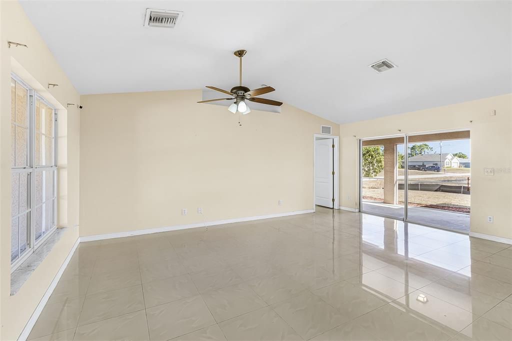 Activo con contrato: $280,000 (3 camas, 2 baños, 1574 Pies cuadrados)