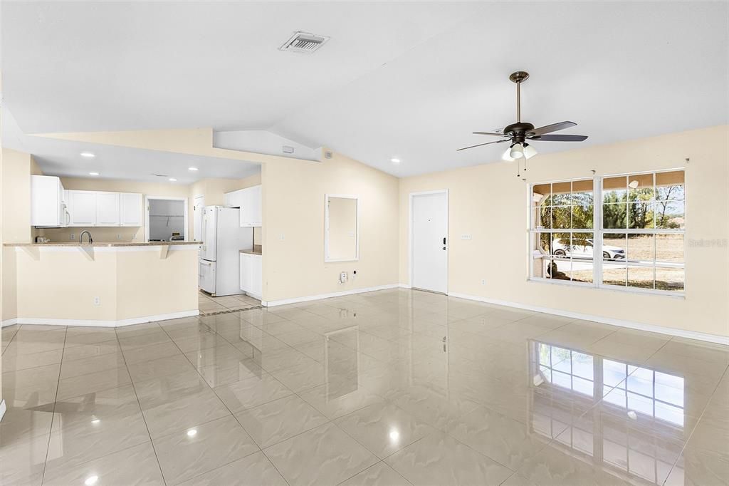 Activo con contrato: $280,000 (3 camas, 2 baños, 1574 Pies cuadrados)