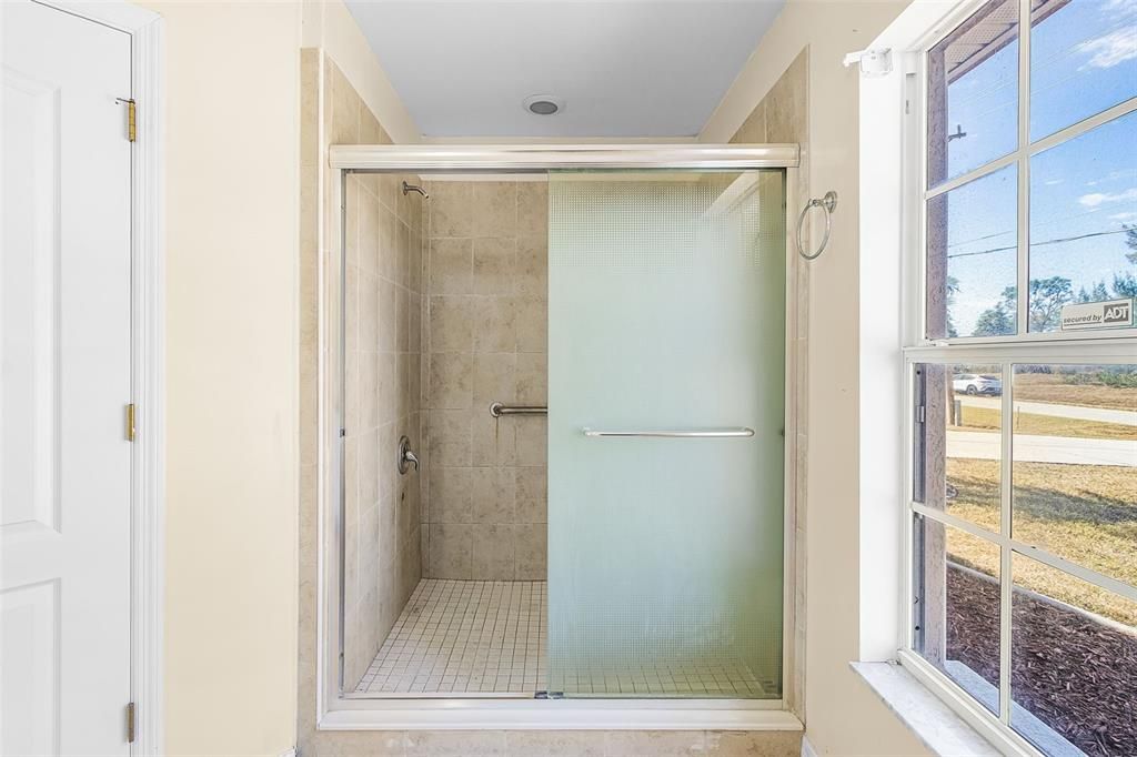 Activo con contrato: $280,000 (3 camas, 2 baños, 1574 Pies cuadrados)