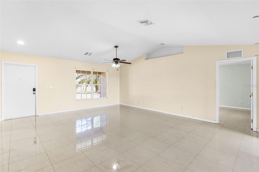Activo con contrato: $280,000 (3 camas, 2 baños, 1574 Pies cuadrados)
