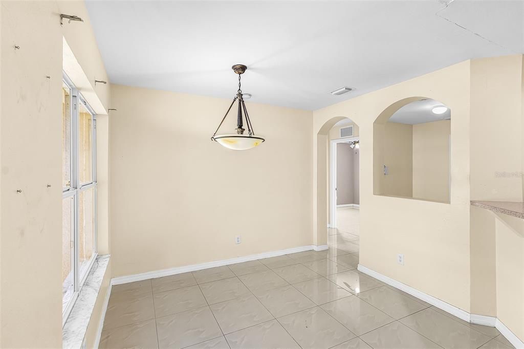 Activo con contrato: $280,000 (3 camas, 2 baños, 1574 Pies cuadrados)