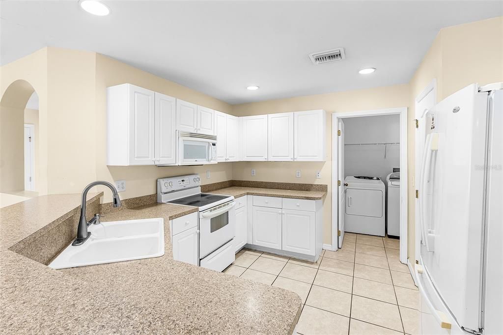 Activo con contrato: $280,000 (3 camas, 2 baños, 1574 Pies cuadrados)