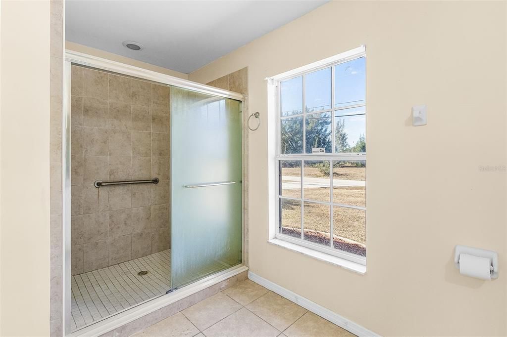 Activo con contrato: $280,000 (3 camas, 2 baños, 1574 Pies cuadrados)