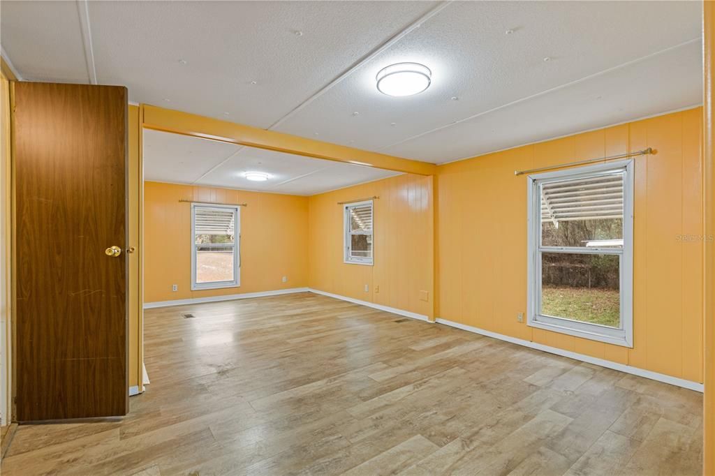 На продажу: $149,000 (2 спален, 2 ванн, 1104 Квадратных фут)