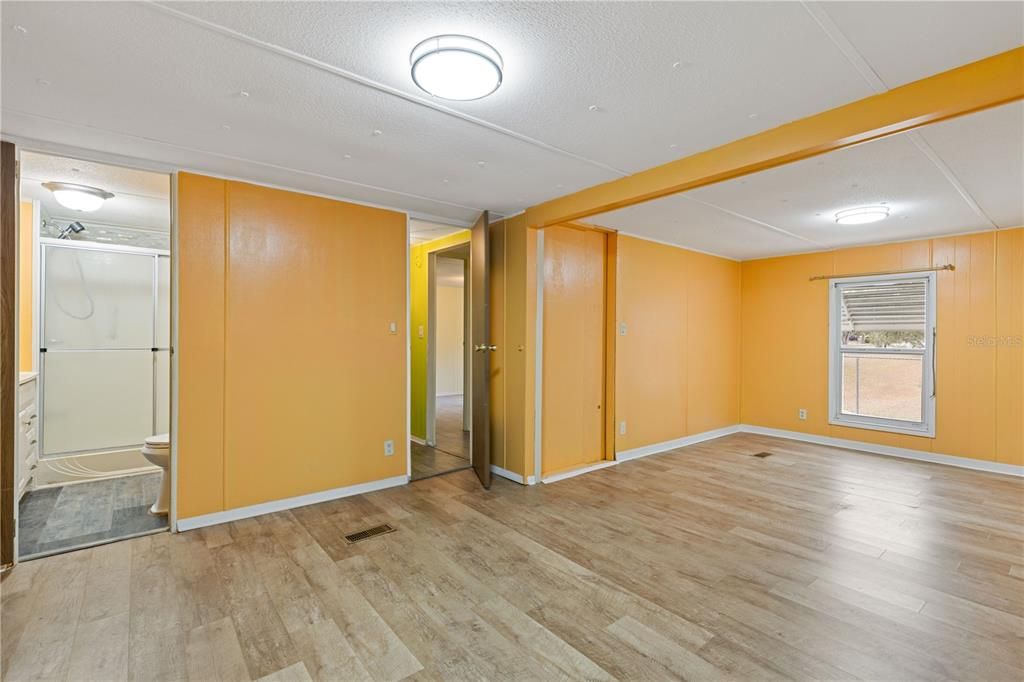 На продажу: $149,000 (2 спален, 2 ванн, 1104 Квадратных фут)