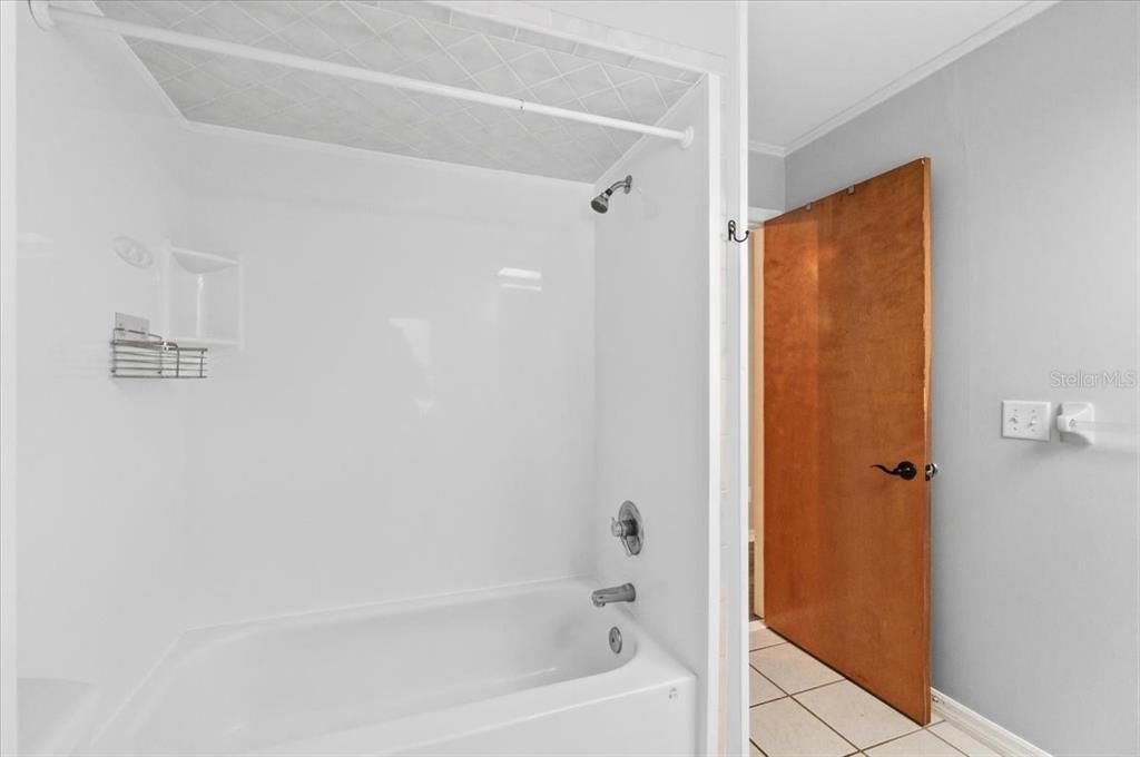 En Venta: $444,000 (4 camas, 2 baños, 2122 Pies cuadrados)