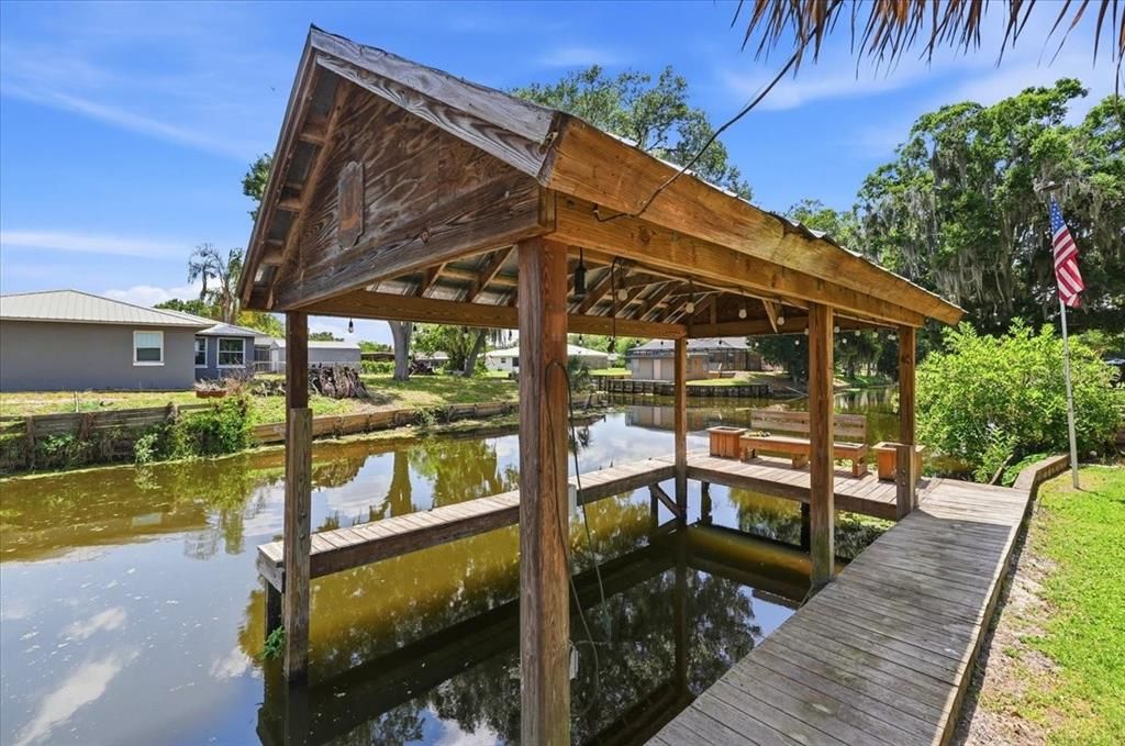 En Venta: $444,000 (4 camas, 2 baños, 2122 Pies cuadrados)
