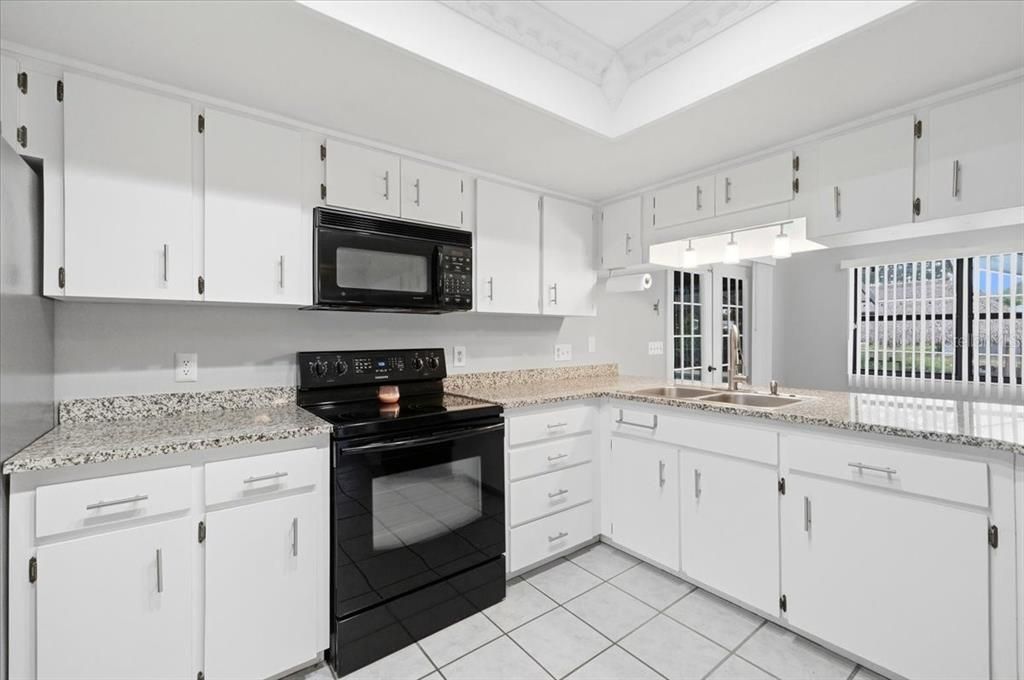 En Venta: $444,000 (4 camas, 2 baños, 2122 Pies cuadrados)