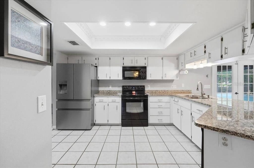 En Venta: $444,000 (4 camas, 2 baños, 2122 Pies cuadrados)