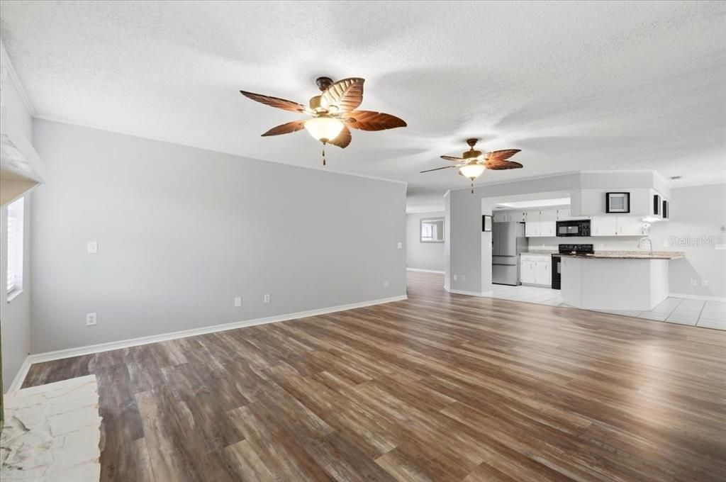En Venta: $444,000 (4 camas, 2 baños, 2122 Pies cuadrados)