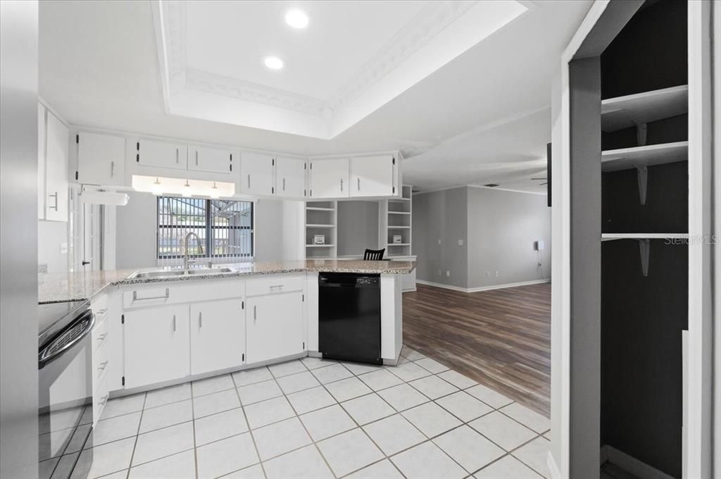 En Venta: $444,000 (4 camas, 2 baños, 2122 Pies cuadrados)
