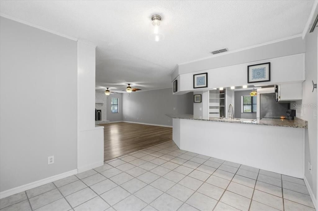 En Venta: $444,000 (4 camas, 2 baños, 2122 Pies cuadrados)