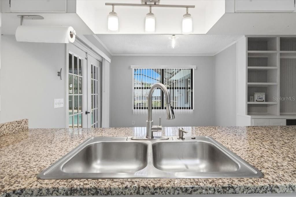 En Venta: $444,000 (4 camas, 2 baños, 2122 Pies cuadrados)