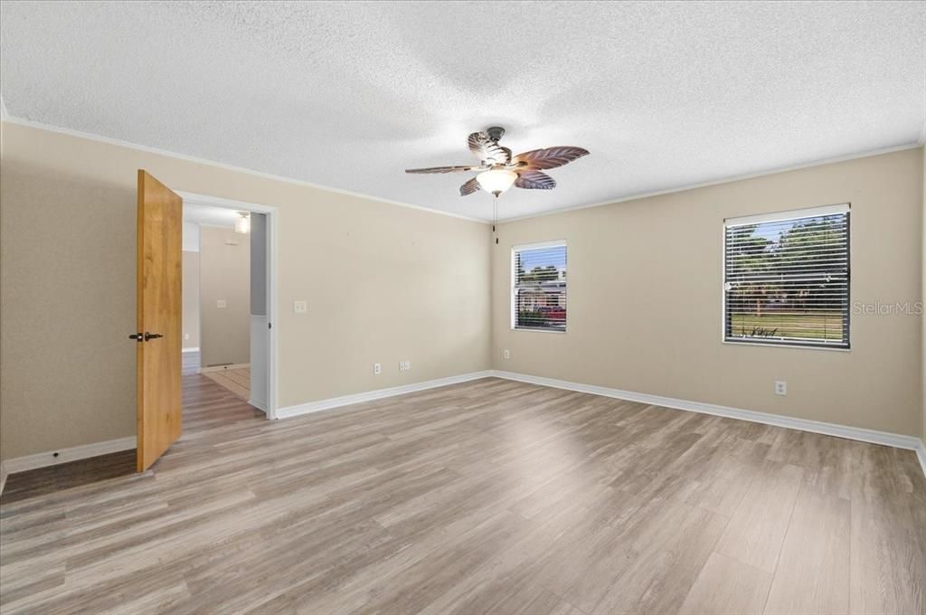 En Venta: $444,000 (4 camas, 2 baños, 2122 Pies cuadrados)