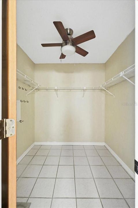 En Venta: $444,000 (4 camas, 2 baños, 2122 Pies cuadrados)