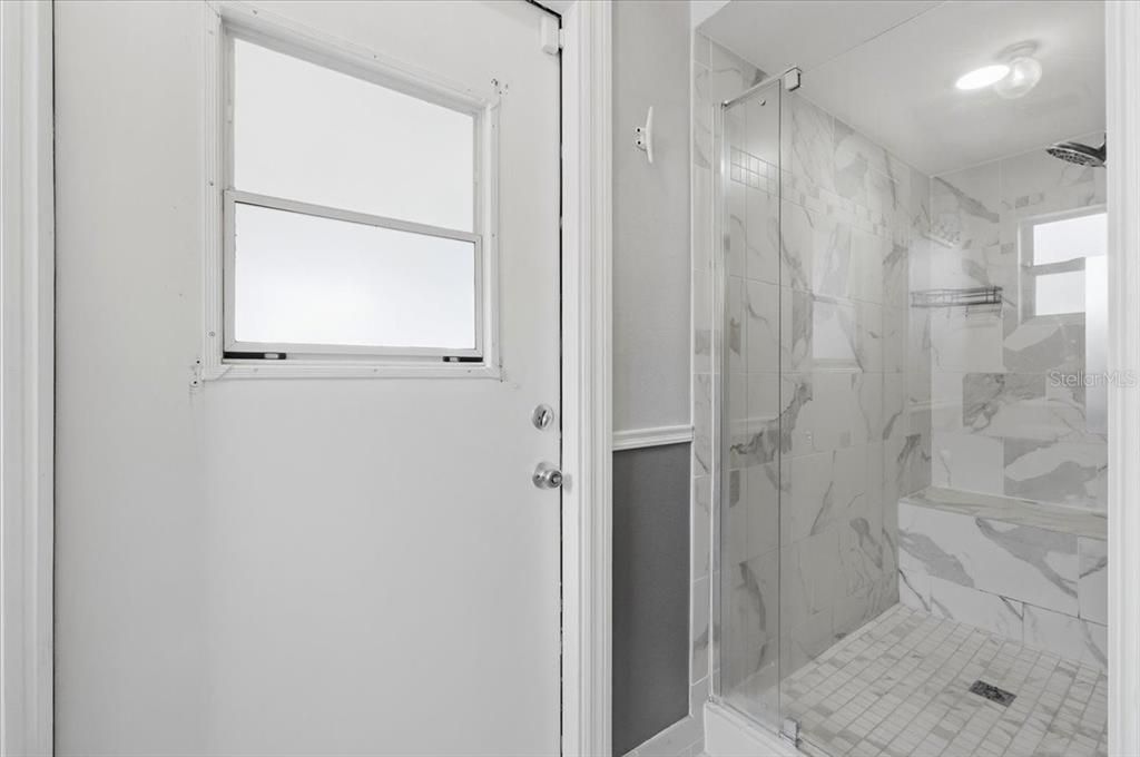 En Venta: $444,000 (4 camas, 2 baños, 2122 Pies cuadrados)