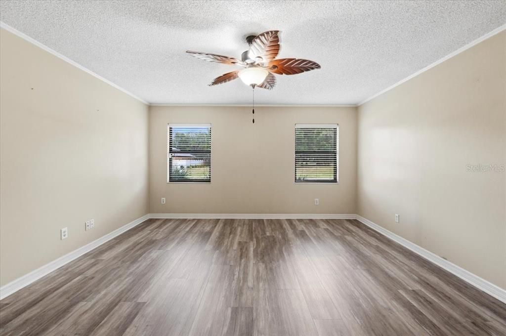 En Venta: $444,000 (4 camas, 2 baños, 2122 Pies cuadrados)