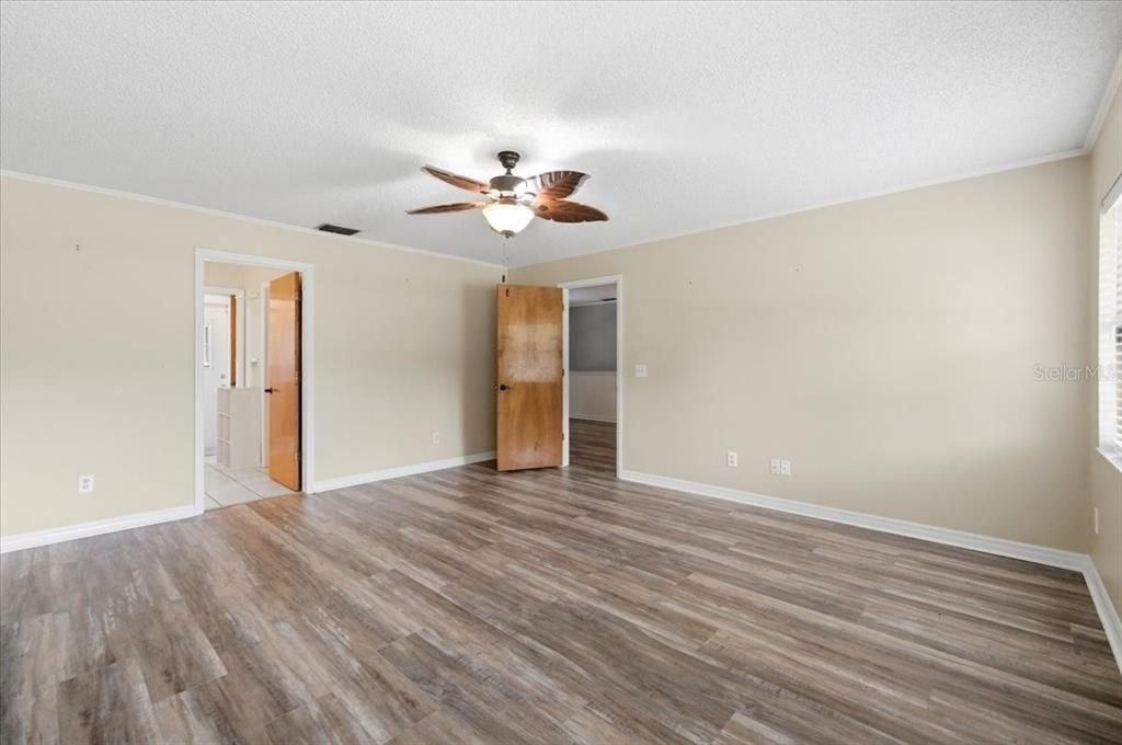 En Venta: $444,000 (4 camas, 2 baños, 2122 Pies cuadrados)