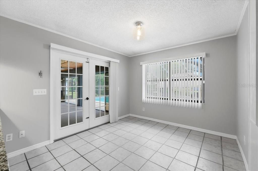 En Venta: $444,000 (4 camas, 2 baños, 2122 Pies cuadrados)