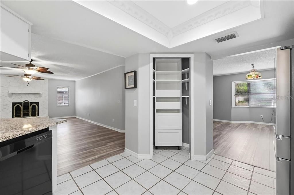 En Venta: $444,000 (4 camas, 2 baños, 2122 Pies cuadrados)