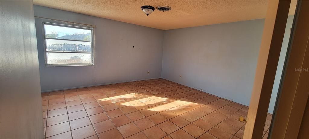 Activo con contrato: $269,000 (3 camas, 2 baños, 1576 Pies cuadrados)