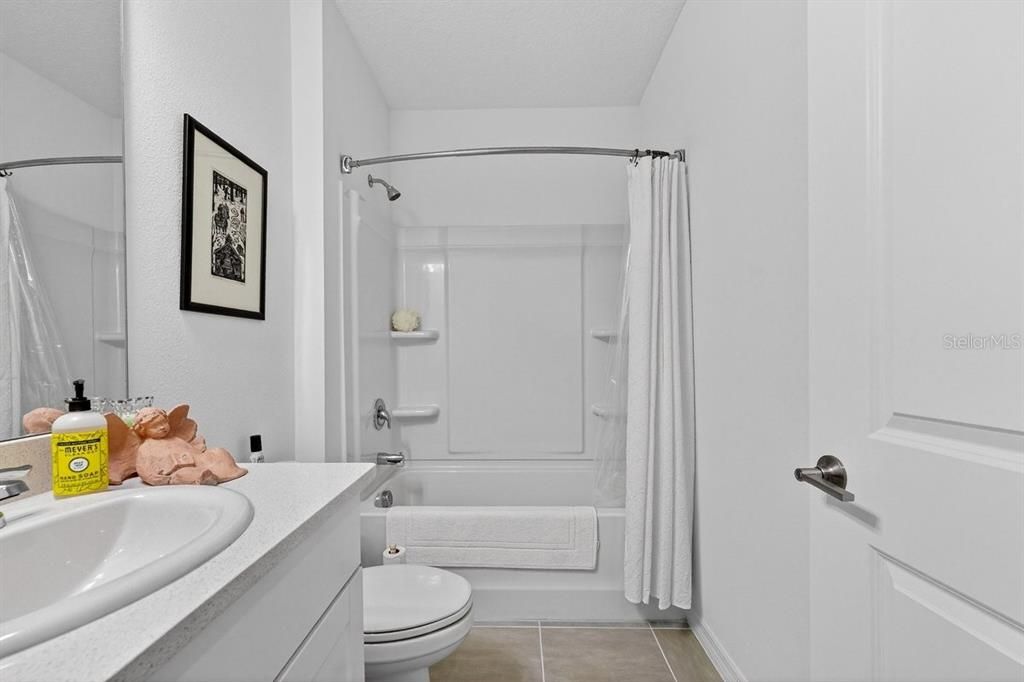 Под контрактом: $365,000 (4 спален, 3 ванн, 2045 Квадратных фут)