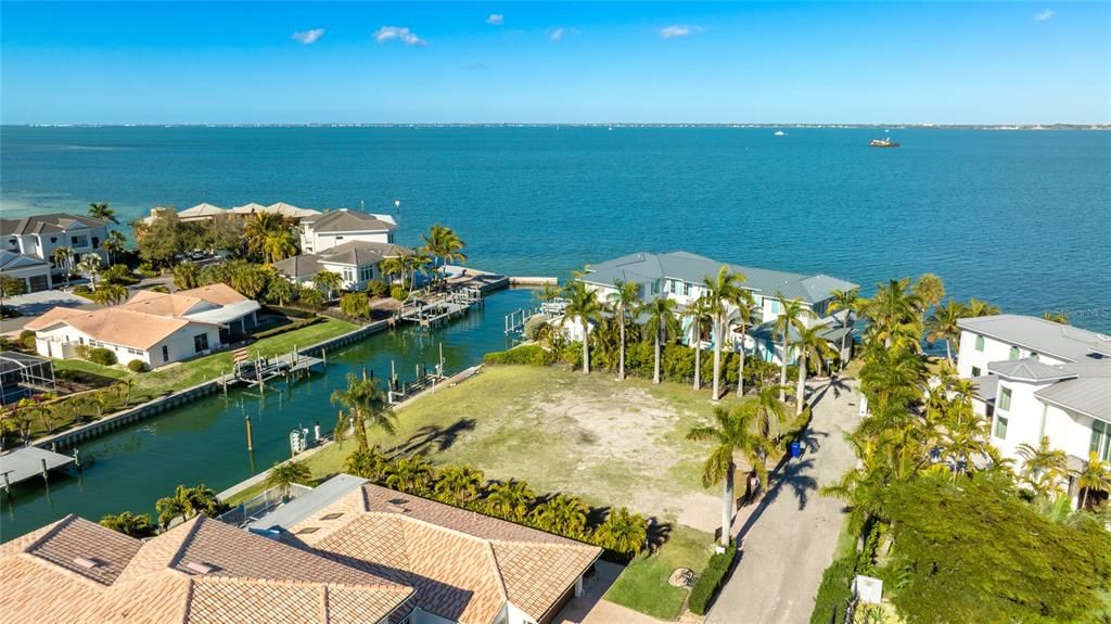 待售: $2,500,000 (0.32 acres)