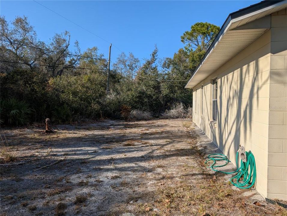 For Sale: $210,000 (3 beds, 1 baths, 1028 Square Feet)