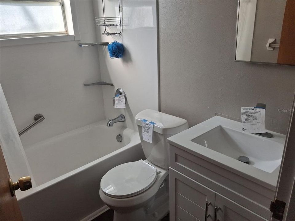 For Sale: $210,000 (3 beds, 1 baths, 1028 Square Feet)