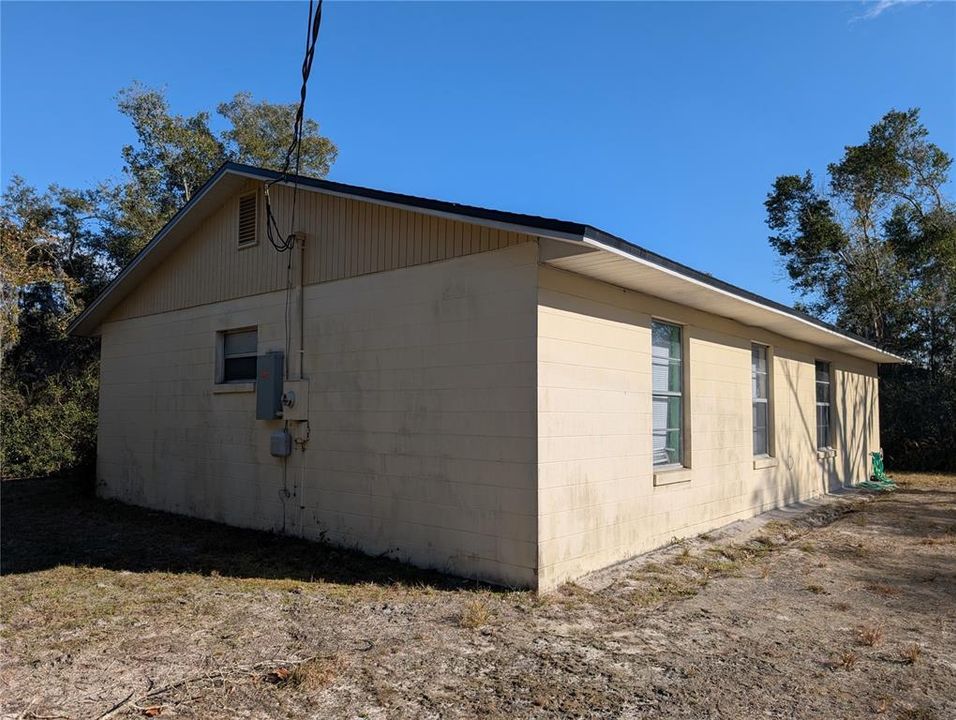 For Sale: $210,000 (3 beds, 1 baths, 1028 Square Feet)