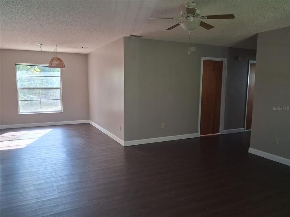 For Sale: $210,000 (3 beds, 1 baths, 1028 Square Feet)
