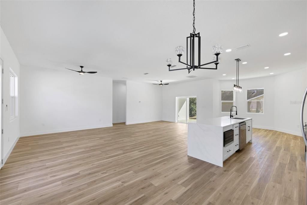 На продажу: $399,995 (3 спален, 3 ванн, 2057 Квадратных фут)