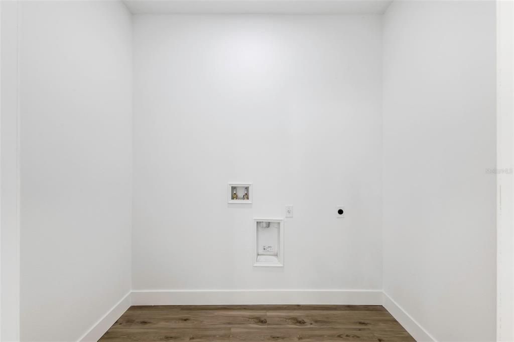 На продажу: $399,995 (3 спален, 3 ванн, 2057 Квадратных фут)
