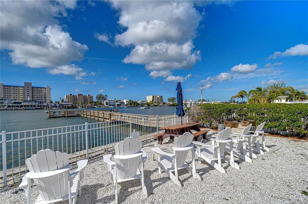 合同活跃: $299,999 (2 贝兹, 2 浴室, 1100 平方英尺)