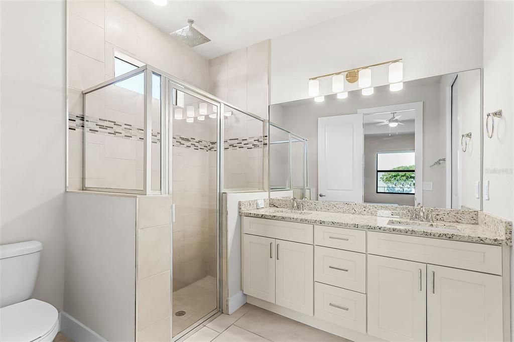 Activo con contrato: $389,900 (4 camas, 2 baños, 1696 Pies cuadrados)