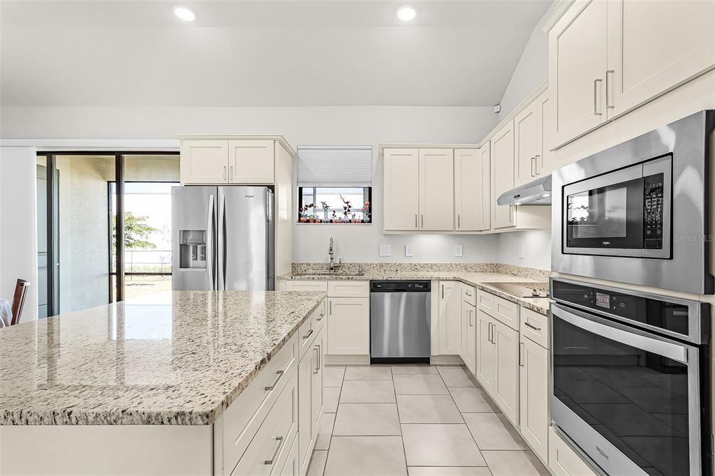 Activo con contrato: $389,900 (4 camas, 2 baños, 1696 Pies cuadrados)