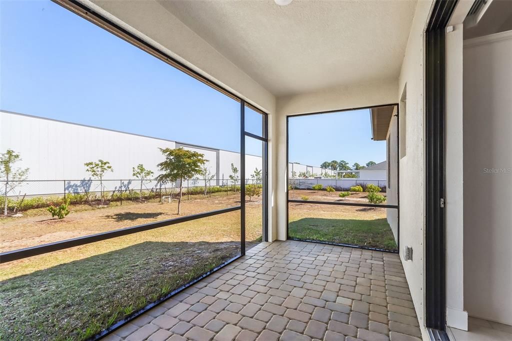 Activo con contrato: $389,900 (4 camas, 2 baños, 1696 Pies cuadrados)