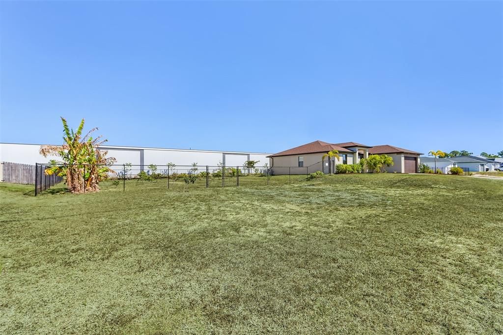 Activo con contrato: $389,900 (4 camas, 2 baños, 1696 Pies cuadrados)