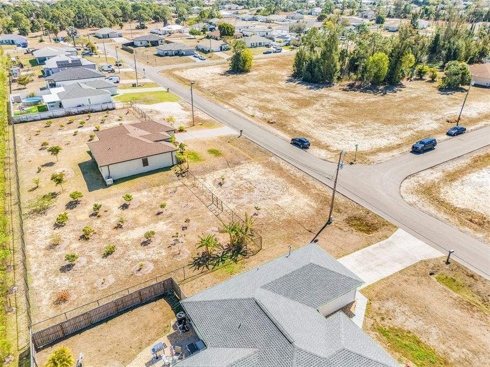 Activo con contrato: $389,900 (4 camas, 2 baños, 1696 Pies cuadrados)