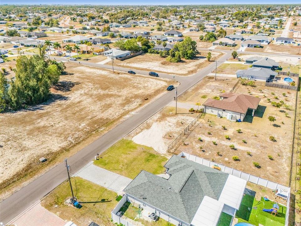 Activo con contrato: $389,900 (4 camas, 2 baños, 1696 Pies cuadrados)