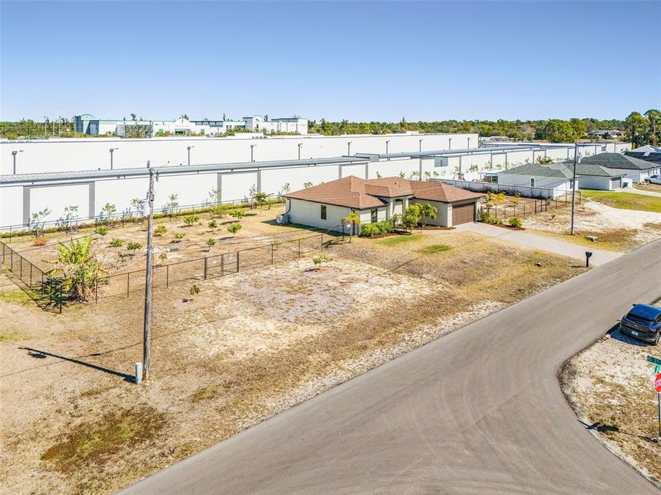 Activo con contrato: $389,900 (4 camas, 2 baños, 1696 Pies cuadrados)