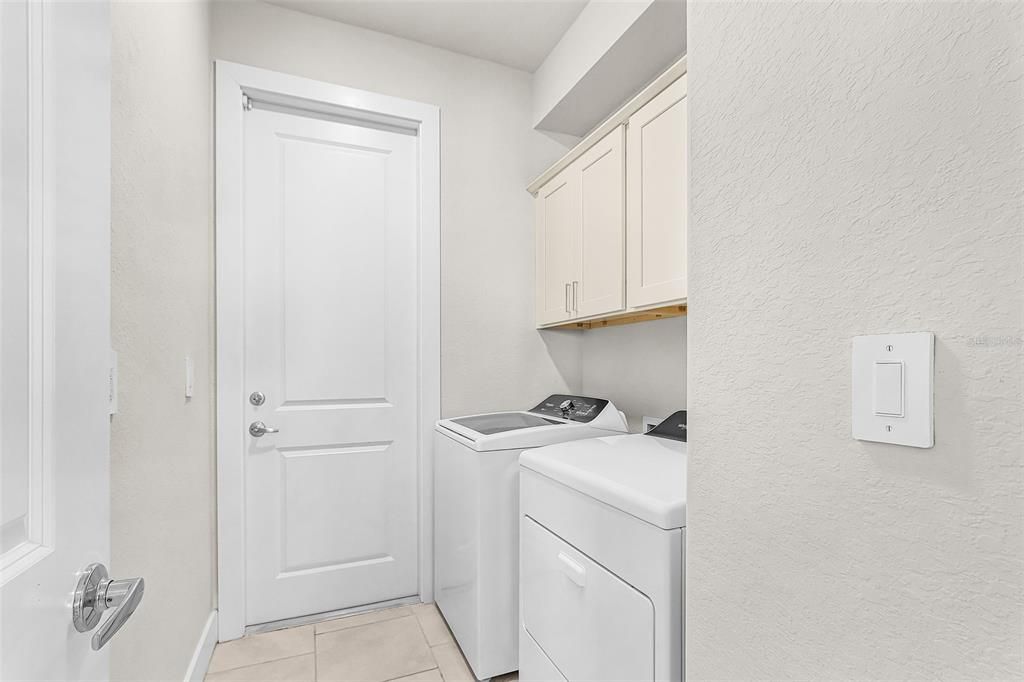 Activo con contrato: $389,900 (4 camas, 2 baños, 1696 Pies cuadrados)