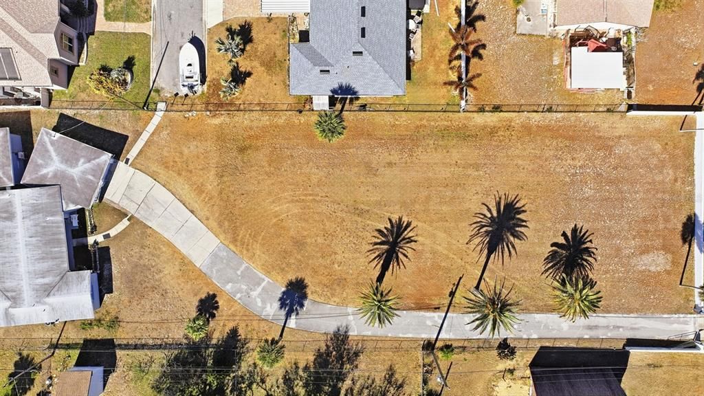 En Venta: $350,000 (0.23 acres)
