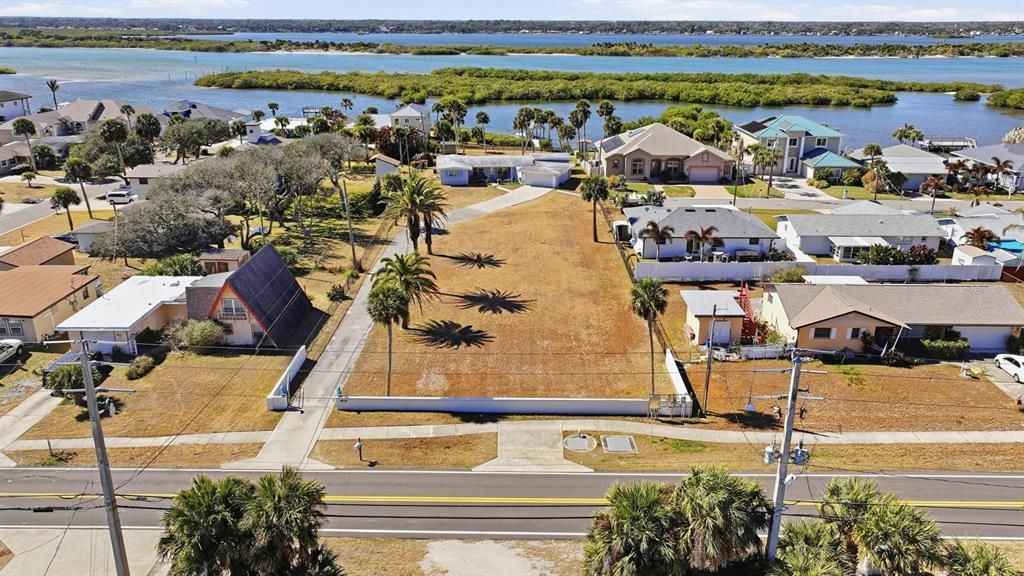 En Venta: $350,000 (0.23 acres)