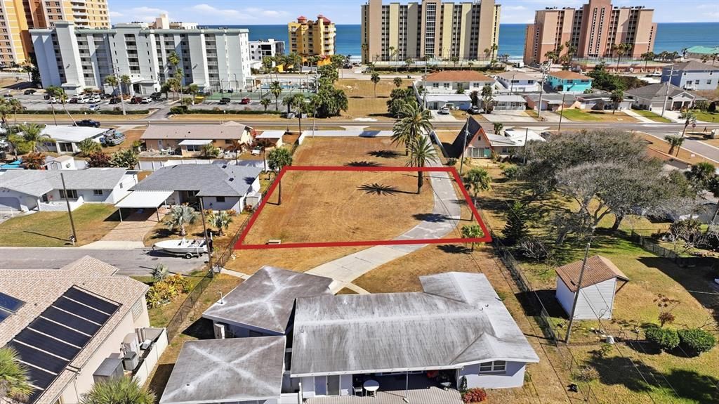 En Venta: $350,000 (0.23 acres)