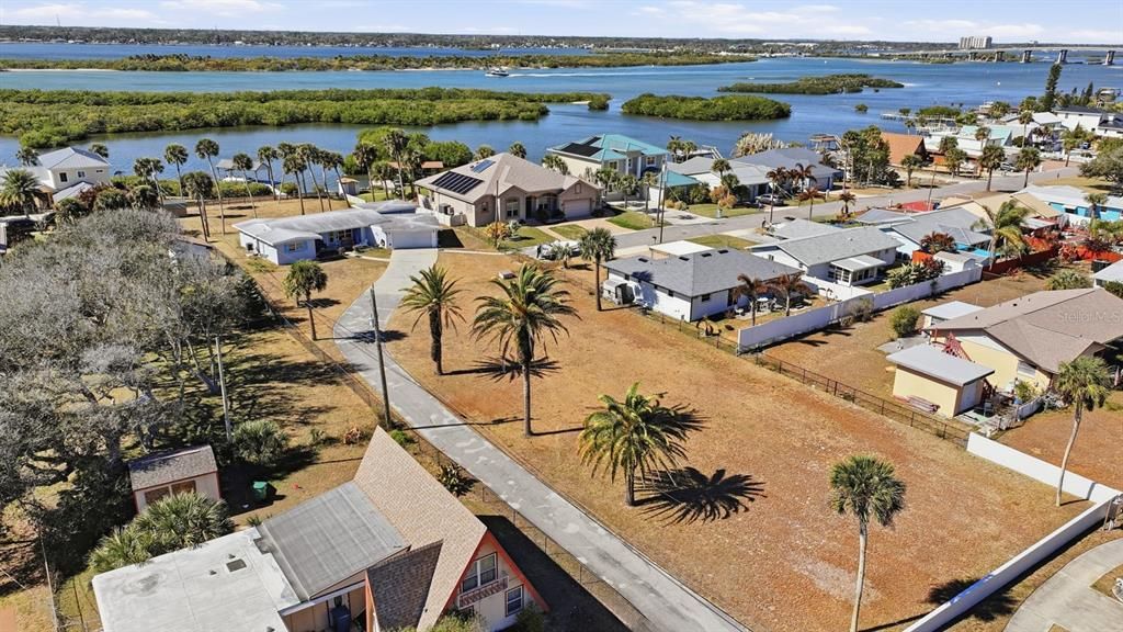 En Venta: $350,000 (0.23 acres)