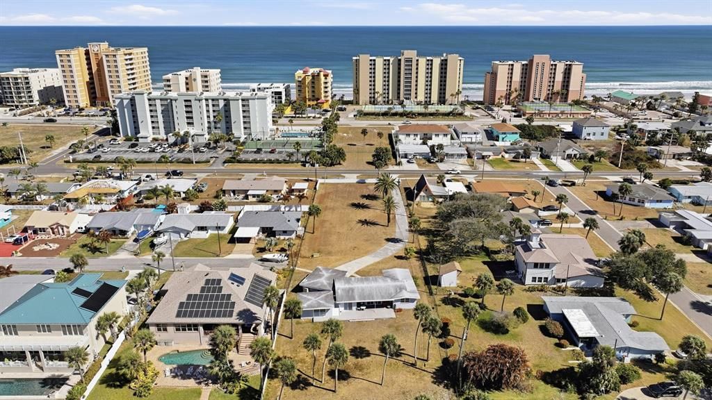En Venta: $350,000 (0.23 acres)