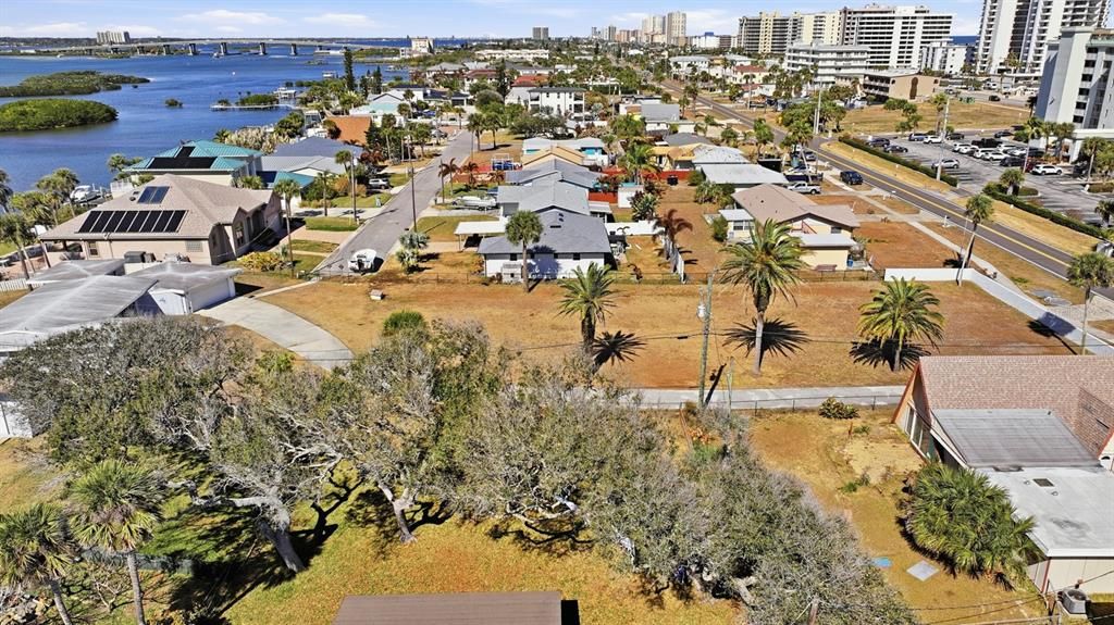 En Venta: $350,000 (0.23 acres)
